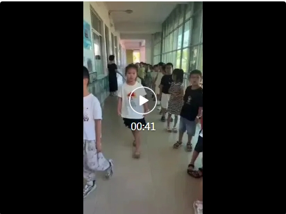 放学排队.jpg